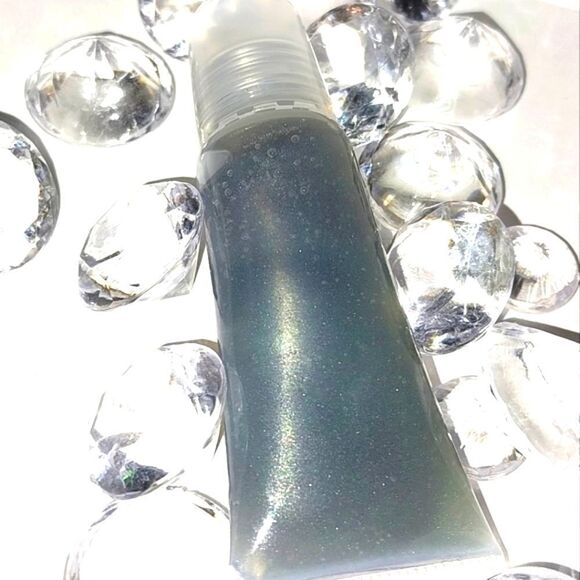 Hand crafted Magnetic Kiss lip gloss - Picture 6 of 6